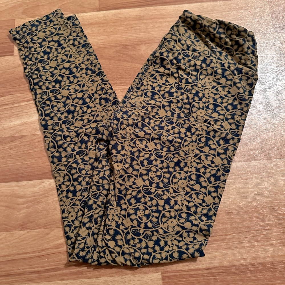 Lularoe OS Leggings; new never been used, excellent condition